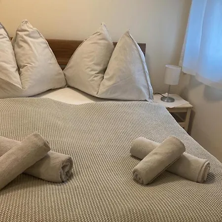 Appartement Gemuetliche In Velden! *